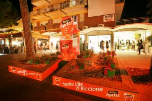 Aperol Spritz: aiuola in Viale Ceccarini a Riccione Aperol Spritz: aiuola in Viale Ceccarini a Riccione