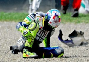 Rossi-caduta-Mugello-2010-500x374