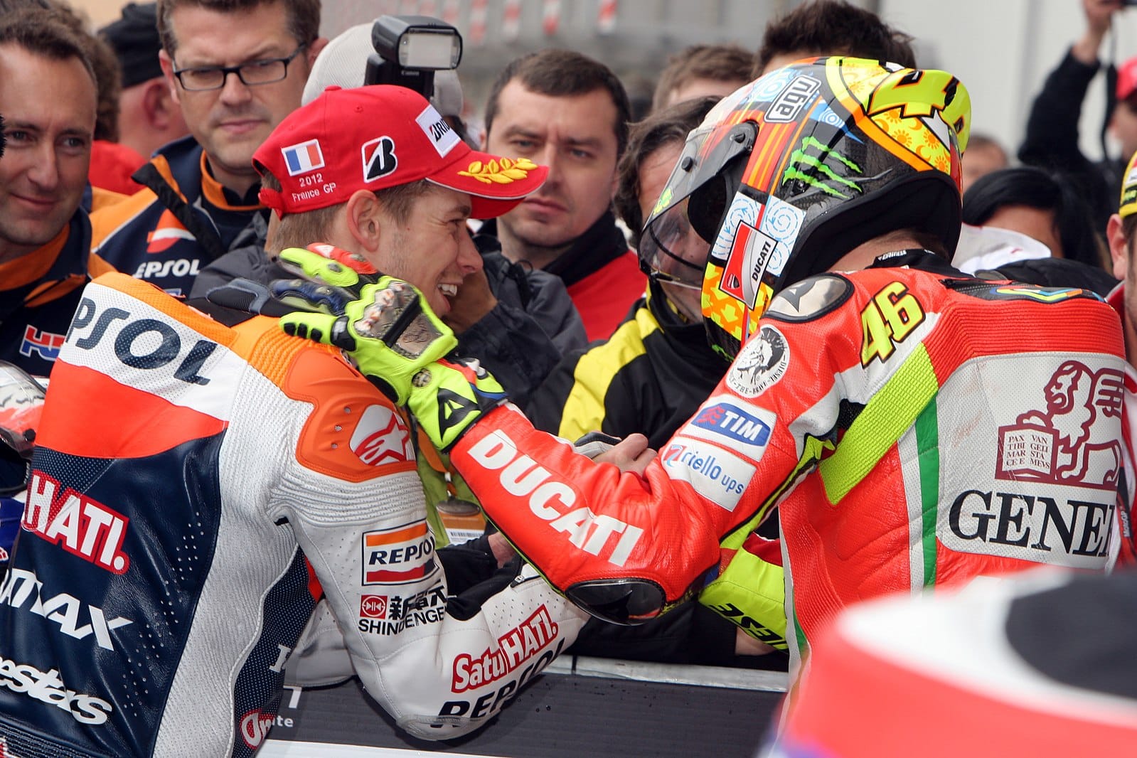 Casey Stoner e Valentino Rossi al parco chiuso del Gran Premio di Francia 2012