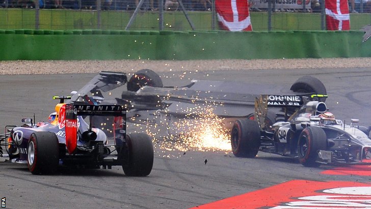 Felipe Massa (left) collides with Kevin Magnussen 