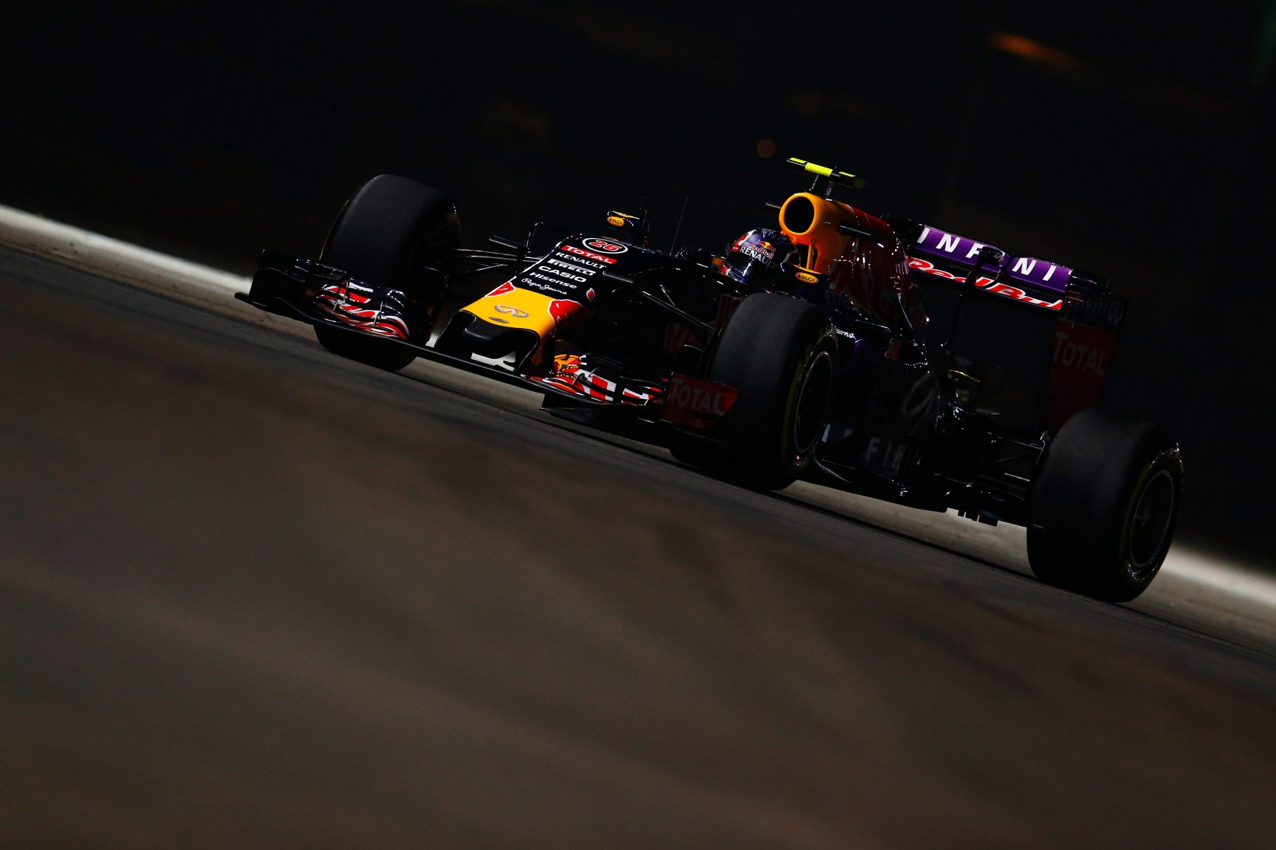 Formula One: Red Bull pace worries Mercedes in Singapore Friday practice, RTR Sports